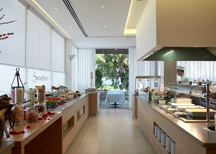 Royal Apollonia By Louis Hotell 5*